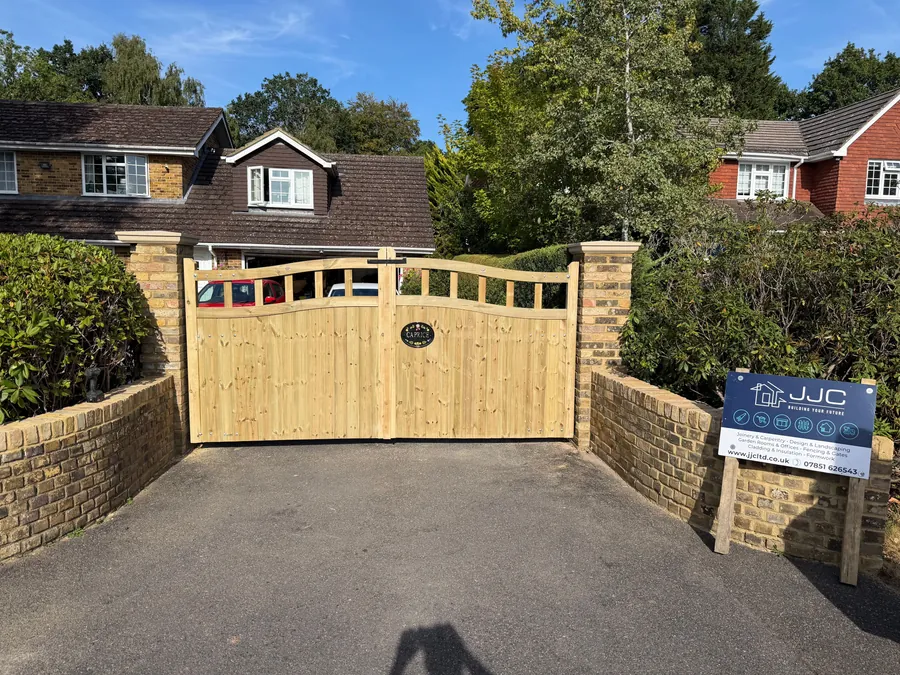 Fencing, gates, bars and lean-tos: JJC project photo